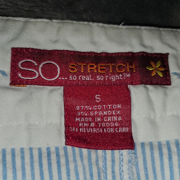 Cute blue and white juniors Skirt - Picture 3 of 4